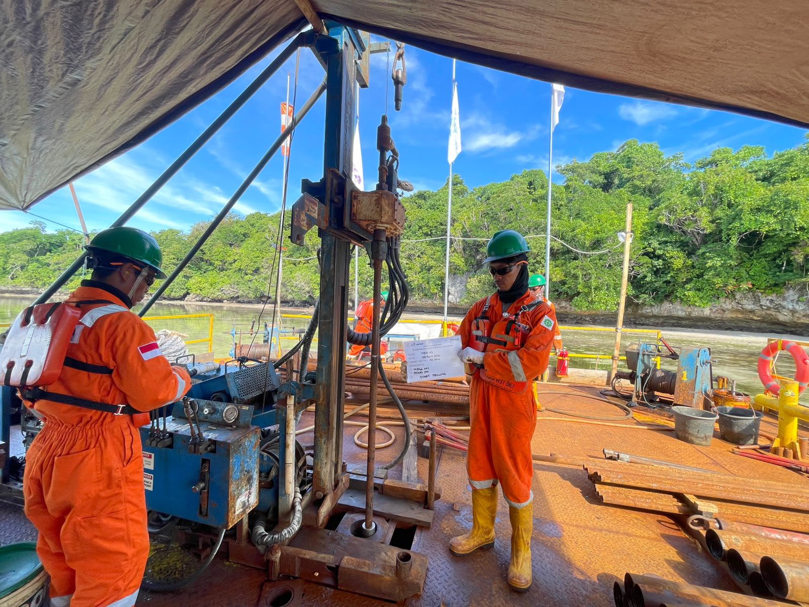 Nearshore shallow-water drilling support platform